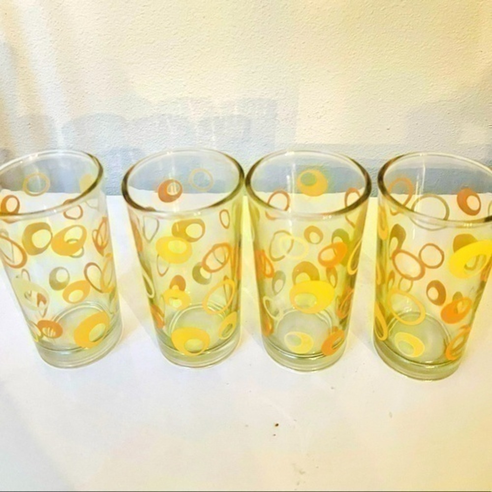 Mod 60’s style orange and yellow drinking glasses. Set of 4 glasses